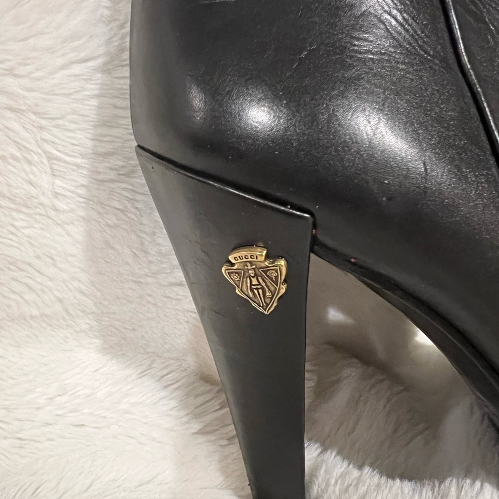 Gucci leather tall boots. Bee detail on one boot. See pics. Womens 9B. Great con - Picture 2 of 7